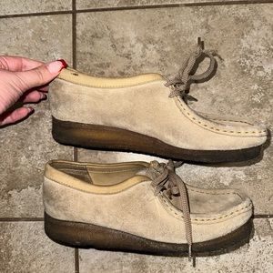 Clark Wallabees 8.5 women’s